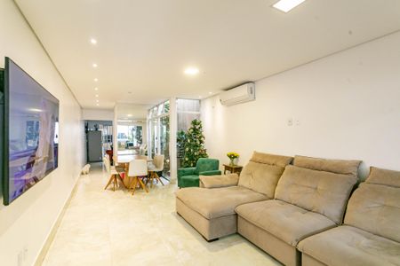 Sala de casa à venda com 4 quartos, 240m² em Bosque da Saúde, São Paulo