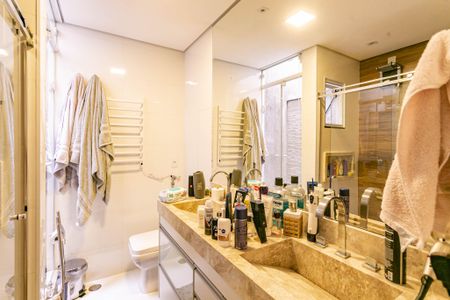 Casa à venda com 240m², 4 quartos e 2 vagasBanheiro