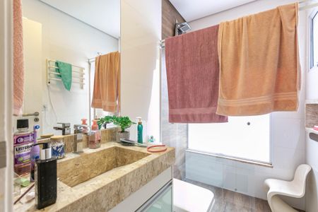 Casa à venda com 240m², 4 quartos e 2 vagasBanheiro