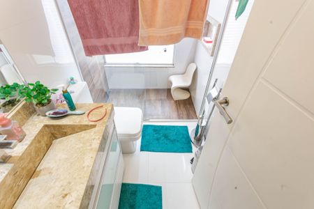 Casa à venda com 240m², 4 quartos e 2 vagasBanheiro