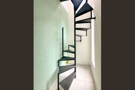 Apartamento para alugar com 75m², 2 quartos e 2 vagasEscada
