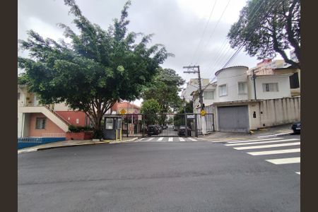 Fachada da Rua  de apartamento para alugar com 2 quartos, 64m² em Aclimação, São Paulo