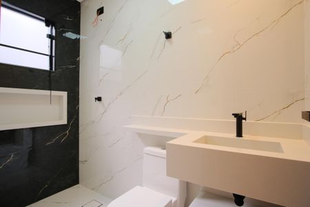 Casa à venda com 160m², 3 quartos e 3 vagasBanheiro da Suíte 2