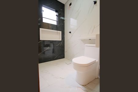 Casa à venda com 160m², 3 quartos e 3 vagasBanheiro da Suíte 2