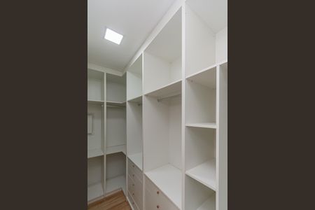 Closet da suíte 1 de casa de condomínio para alugar com 3 quartos, 206m² em Condomínio Chácara Grota Azul, Hortolândia