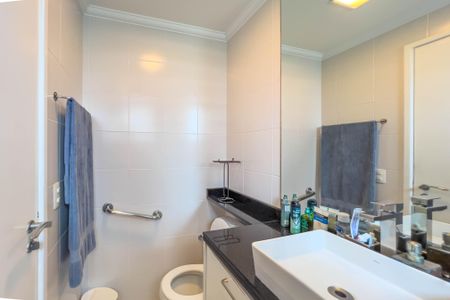 Apartamento à venda com 59m², 2 quartos e 2 vagasBanheiro do quarto 1