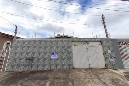 Casa à venda com 161m², 3 quartos e 6 vagasFachada