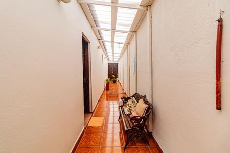 Casa à venda com 120m², 2 quartos e 2 vagas Casa à venda com 120m², 2 quartos e 2 vagasCorredor lateral