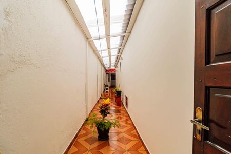 Casa à venda com 120m², 2 quartos e 2 vagas Casa à venda com 120m², 2 quartos e 2 vagasCorredor lateral