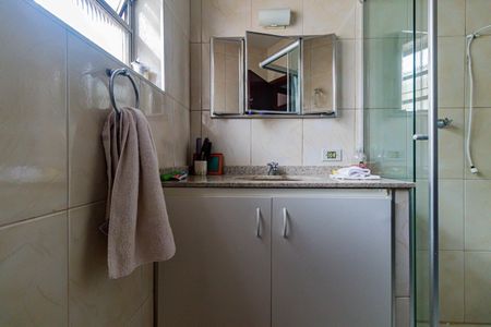 Casa à venda com 120m², 2 quartos e 2 vagas Casa à venda com 120m², 2 quartos e 2 vagasBanheiro social