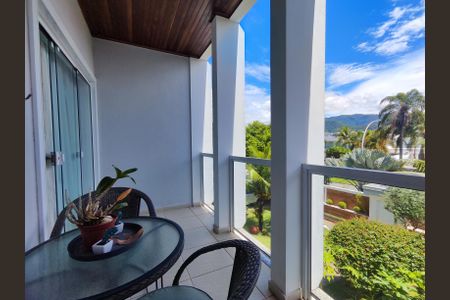 Casa de condomínio à venda com 820m², 5 quartos e 4 vagas Casa de condomínio à venda com 820m², 5 quartos e 4 vagasVaranda da Suíte 1