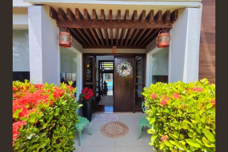 Casa de condomínio à venda com 820m², 5 quartos e 4 vagas Casa de condomínio à venda com 820m², 5 quartos e 4 vagasÁrea Externa