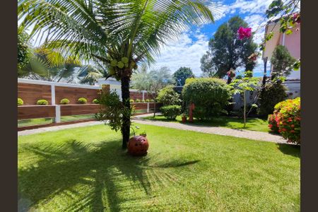 Casa de condomínio à venda com 820m², 5 quartos e 4 vagas Casa de condomínio à venda com 820m², 5 quartos e 4 vagasÁrea Externa