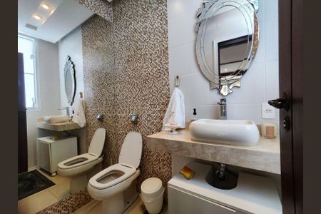 Casa de condomínio à venda com 820m², 5 quartos e 4 vagas Casa de condomínio à venda com 820m², 5 quartos e 4 vagasLavabo