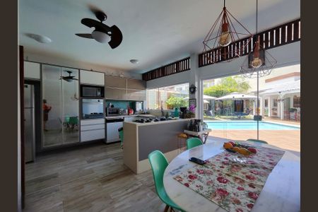 Casa de condomínio à venda com 820m², 5 quartos e 4 vagas Casa de condomínio à venda com 820m², 5 quartos e 4 vagasCozinha