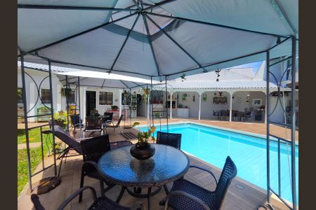 Casa de condomínio à venda com 820m², 5 quartos e 4 vagas Casa de condomínio à venda com 820m², 5 quartos e 4 vagasÁrea de Lazer