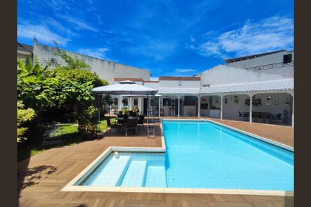 Casa de condomínio à venda com 820m², 5 quartos e 4 vagas Casa de condomínio à venda com 820m², 5 quartos e 4 vagasÁrea de Lazer