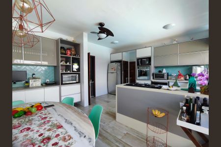 Casa de condomínio à venda com 820m², 5 quartos e 4 vagas Casa de condomínio à venda com 820m², 5 quartos e 4 vagasCozinha