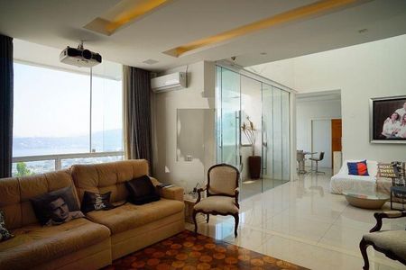 Casa à venda com 7 quartos, 491m² em Charitas, Niterói