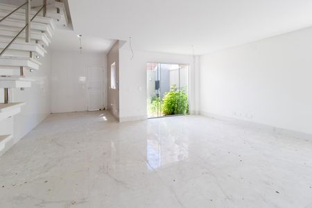Sala de casa de condomínio para alugar com 3 quartos, 115m² em Uberaba, Curitiba