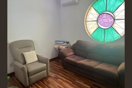 Casa à venda com 194m², 4 quartos e 3 vagas