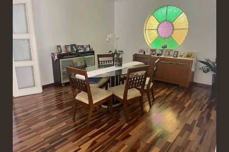 Casa à venda com 194m², 4 quartos e 3 vagas