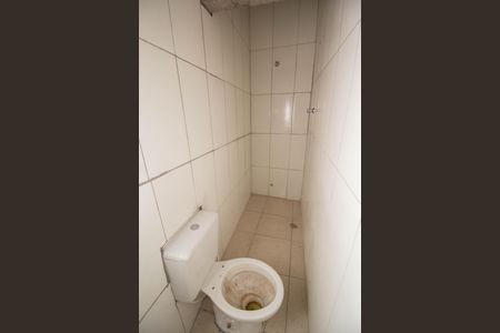 Banheiro de casa para alugar com 1 quarto, 35m² em Vila Bancaria Munhoz, São Paulo