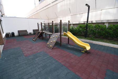 Apartamento à venda com 75m², 2 quartos e 2 vagasÁrea comum - Playground