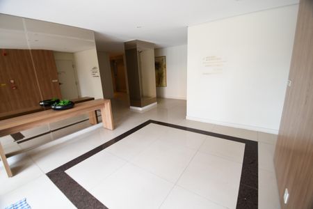 Apartamento à venda com 75m², 2 quartos e 2 vagasHall social