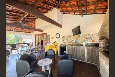 Casa à venda com 4 quartos, 318m² em Pendotiba, Niterói