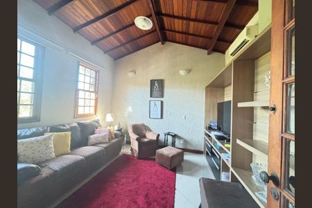 Casa à venda com 4 quartos, 318m² em Pendotiba, Niterói