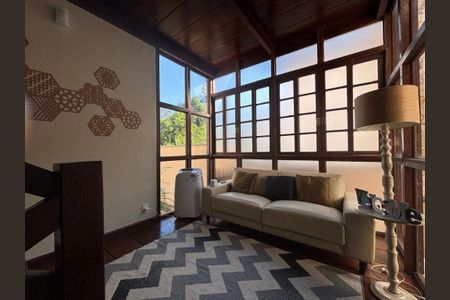 Casa à venda com 4 quartos, 318m² em Pendotiba, Niterói