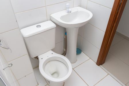 Casa de condomínio para alugar com 60m², 2 quartos e 1 vaga Casa de condomínio para alugar com 60m², 2 quartos e 1 vagaBanheiro