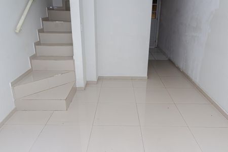 Sala de casa de condomínio para alugar com 2 quartos, 60m² em Guaratiba, Rio de Janeiro