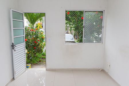 Sala de casa de condomínio para alugar com 2 quartos, 60m² em Guaratiba, Rio de Janeiro