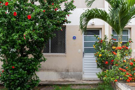 Casa de condomínio para alugar com 60m², 2 quartos e 1 vaga Casa de condomínio para alugar com 60m², 2 quartos e 1 vagaFachada