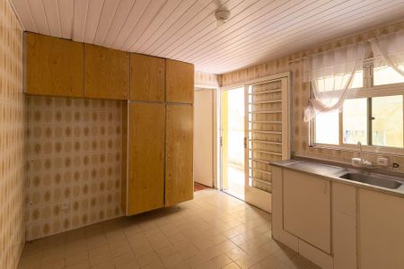 Casa à venda com 110m², 2 quartos e 2 vagasCozinha 