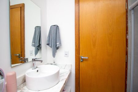 Casa de condomínio para alugar com 369m², 4 quartos e 2 vagasBanheiro da Suíte 4