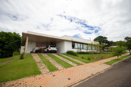 Casa de condomínio para alugar com 369m², 4 quartos e 2 vagasFachada 