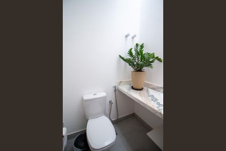 Casa de condomínio para alugar com 369m², 4 quartos e 2 vagasLavabo 