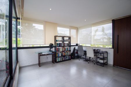 Casa de condomínio para alugar com 369m², 4 quartos e 2 vagasEscritorio 