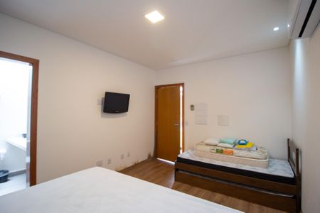 Casa de condomínio para alugar com 369m², 4 quartos e 2 vagasSuite 3