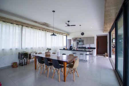 Casa de condomínio para alugar com 369m², 4 quartos e 2 vagasCozinha 