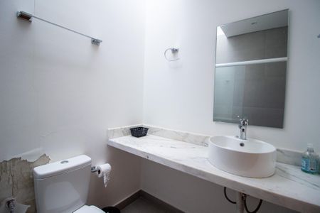 Casa de condomínio para alugar com 369m², 4 quartos e 2 vagasBanheiro da Suíte 3