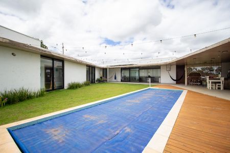 Casa de condomínio para alugar com 369m², 4 quartos e 2 vagasÁrea externa