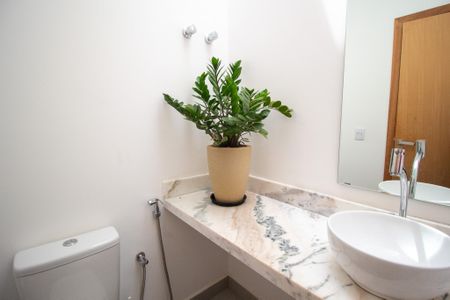 Casa de condomínio para alugar com 369m², 4 quartos e 2 vagasLavabo 