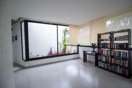 Casa de condomínio para alugar com 369m², 4 quartos e 2 vagasEscritorio 