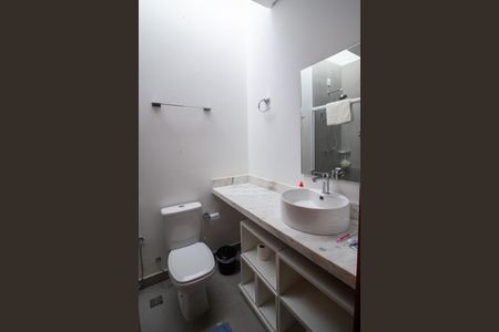 Casa de condomínio para alugar com 369m², 4 quartos e 2 vagasBanheiro da Suíte 2