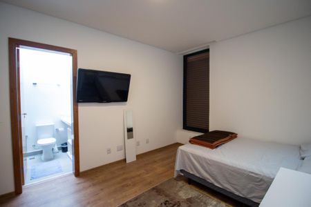 Casa de condomínio para alugar com 369m², 4 quartos e 2 vagasSuite 2