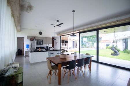 Casa de condomínio para alugar com 369m², 4 quartos e 2 vagasCozinha 